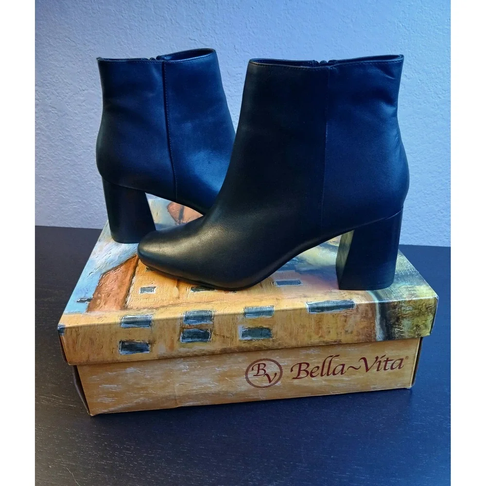 Bella Vita Wilma Black Leather Square Toe Block Heel Ankle Boots 8.5W 50-4002